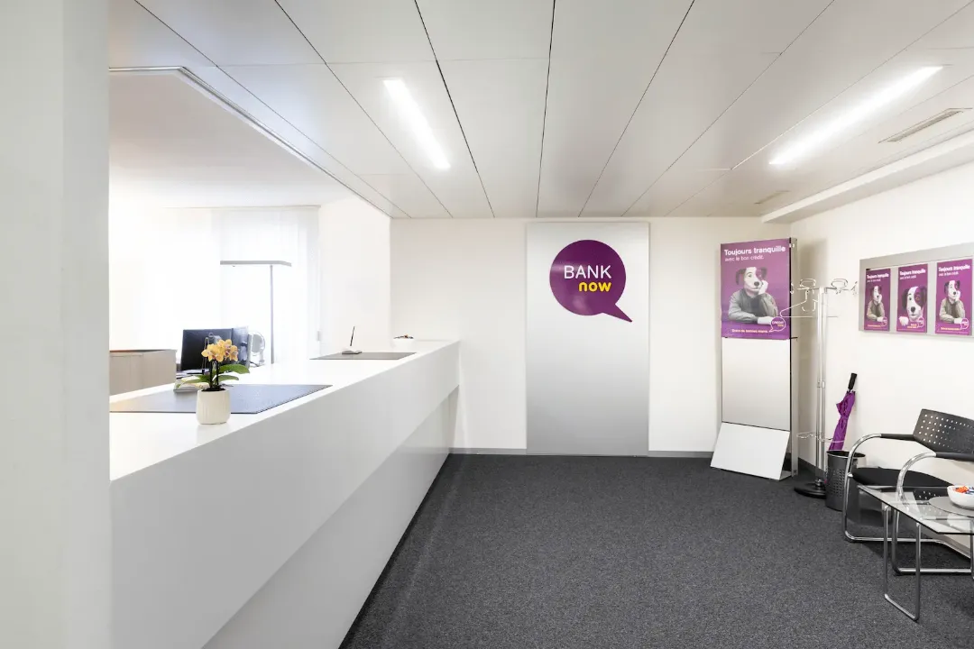 BANK-now Filiale Lausanne – Empfangsbereich mit Schalter